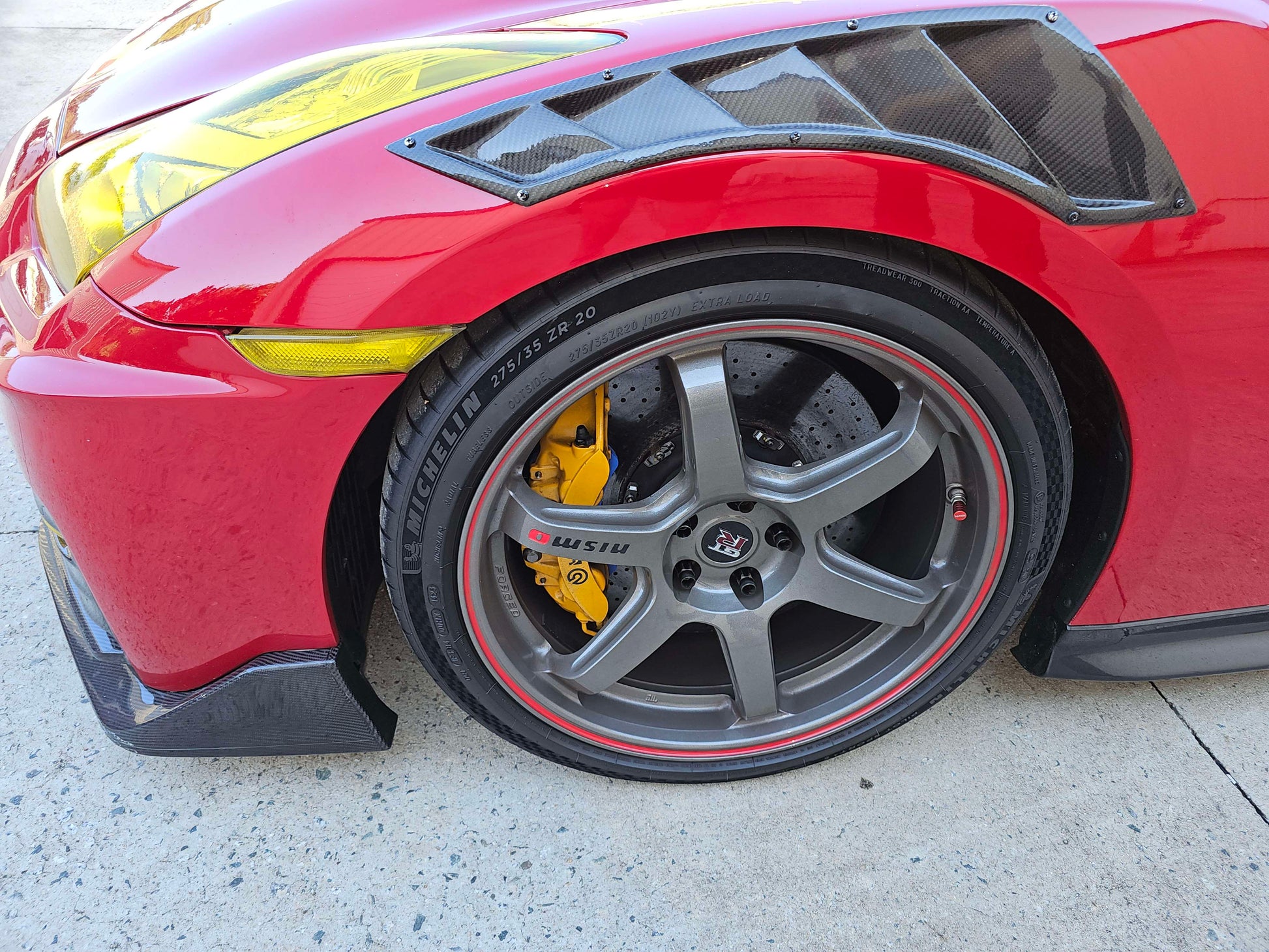 Nissan R35 GT-R with Brembo GT 6-piston front big brake kit installed